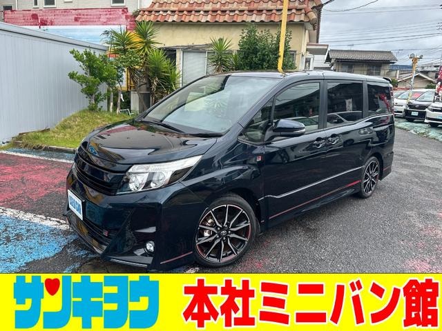 Toyota NOAH 2017 — фото автомобиля 1