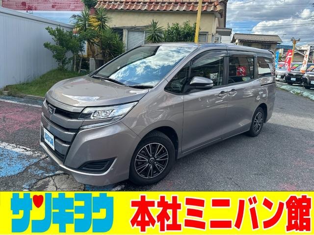 Toyota NOAH 2017 — фото автомобиля 1