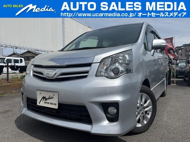 Toyota NOAH 2013 — фото автомобиля