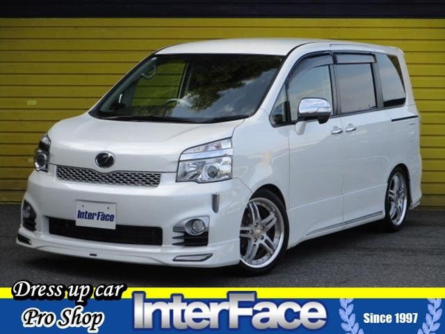 Toyota VOXY 2013 — фото автомобиля 1