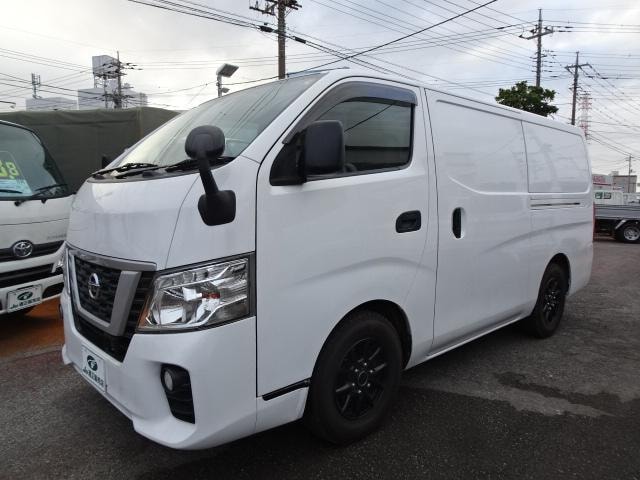 Nissan NV350CARAVAN VAN 2018 — фото автомобиля