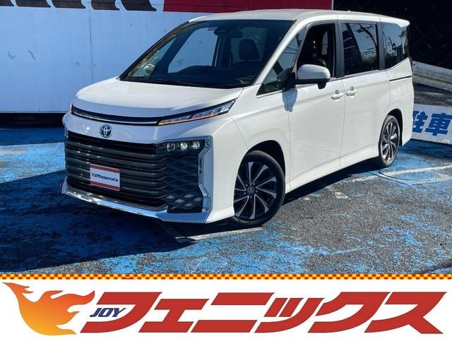 Toyota VOXY 2022 — фото автомобиля 1