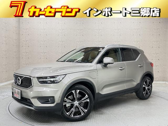 Volvo XC40 2021 — фото автомобиля 1