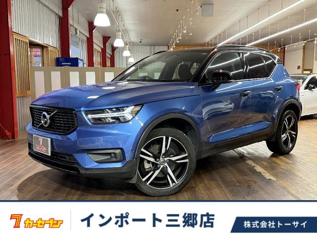 Volvo XC40 2021 — фото автомобиля 1