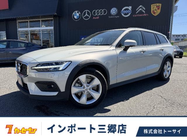 Volvo V60 2020 — фото автомобиля