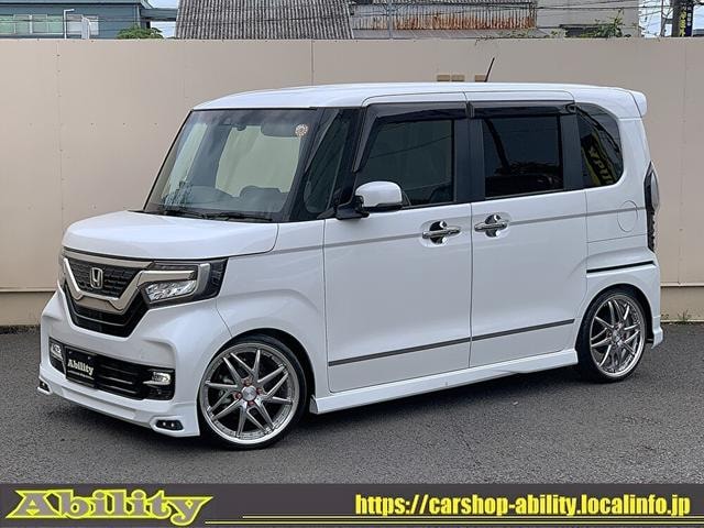 Honda N-BOX CUSTOM 2020 — фото автомобиля 1