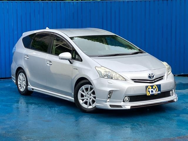 Toyota PRIUS ALPHA 2013 — фото автомобиля