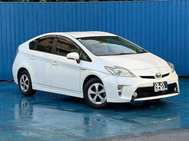 Toyota PRIUS 2013 — фото автомобиля