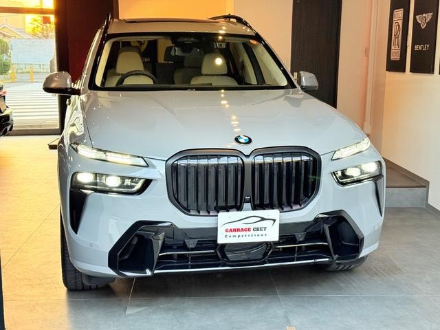 Bmw X7 2025 — фото автомобиля
