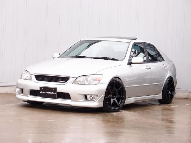 Toyota ALTEZZA 1999 — фото автомобиля 1