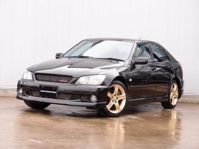 Toyota ALTEZZA 2001 — фото автомобиля 1