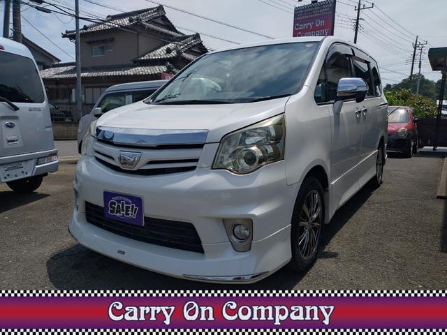 Toyota NOAH 2012 — фото автомобиля 1