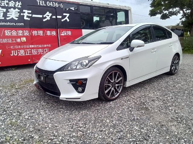 Toyota PRIUS 2013 — фото автомобиля 1