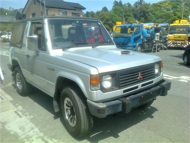 Mitsubishi PAJERO 1990 — фото автомобиля