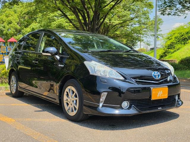Toyota PRIUS ALPHA 2013 — фото автомобиля