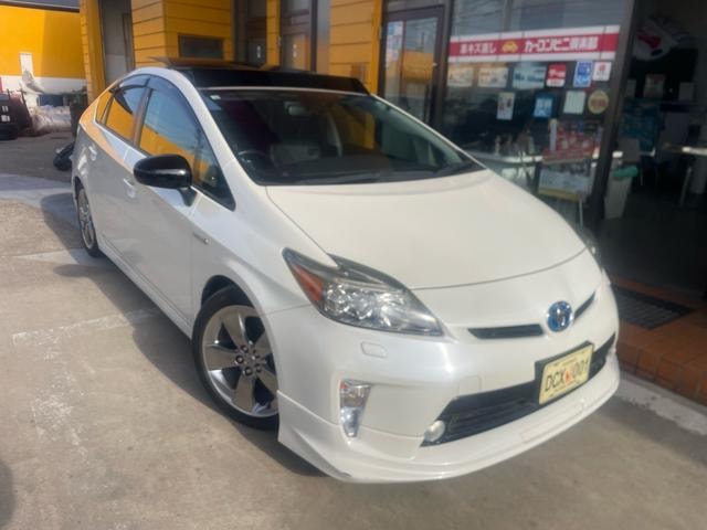 Toyota PRIUS 2012 — фото автомобиля 1