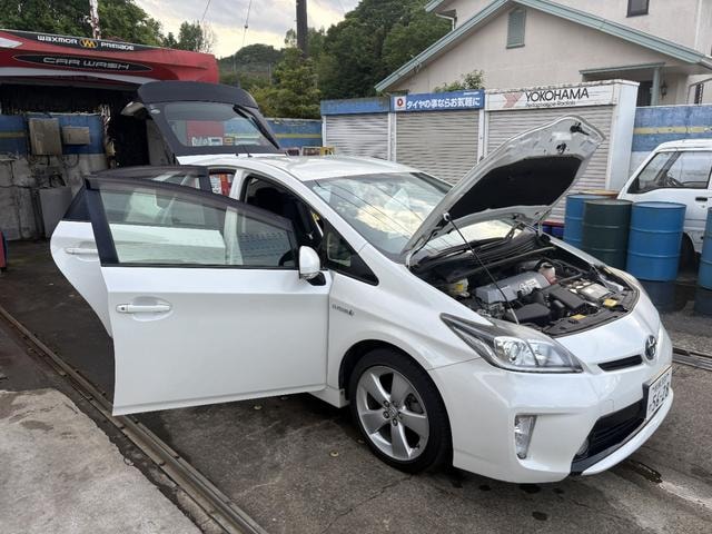 Toyota PRIUS 2012 — фото автомобиля 1