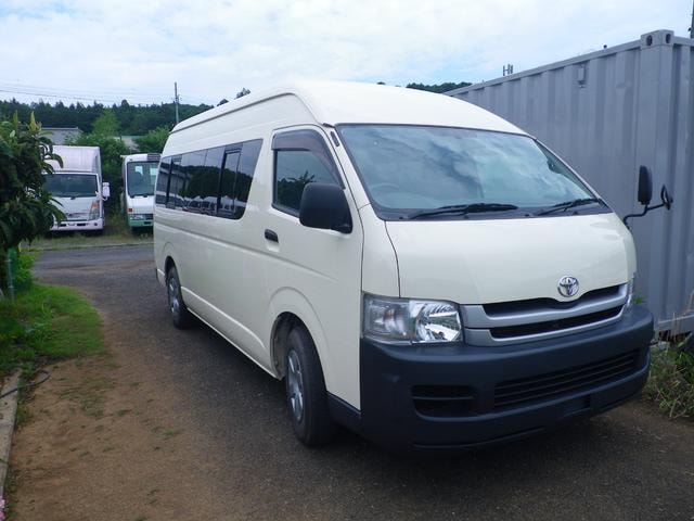 Toyota HIACE COMMUTER 2010 — фото автомобиля