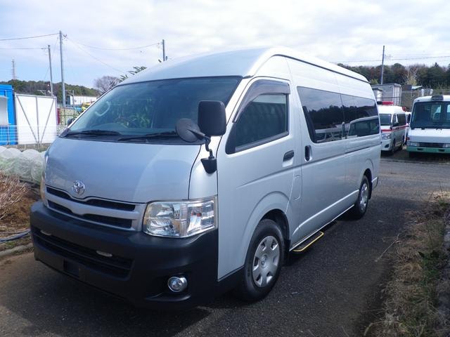 Toyota HIACE COMMUTER 2011 — фото автомобиля