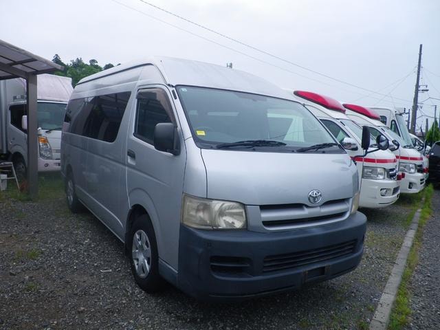 Toyota HIACE COMMUTER 2006 — фото автомобиля