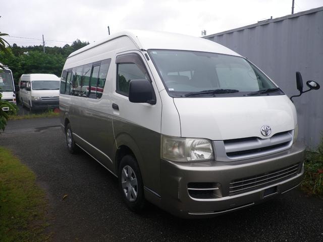 Toyota HIACE COMMUTER 2006 — фото автомобиля