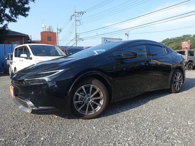 Toyota PRIUS 2023 — фото автомобиля 1
