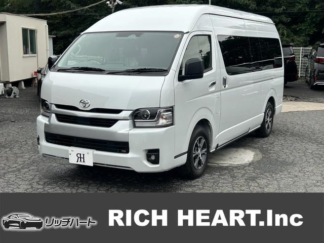 Toyota HIACE COMMUTER 2026 — фото автомобиля