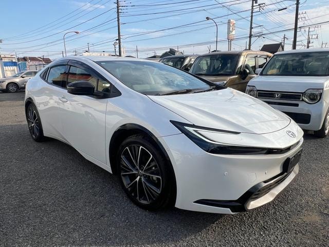 Toyota PRIUS 2025 — фото автомобиля 1
