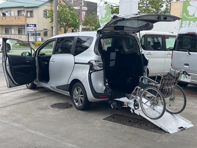 Toyota SIENTA 2018 — фото автомобиля 1