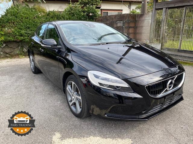 Volvo V40 2016 — фото автомобиля 1