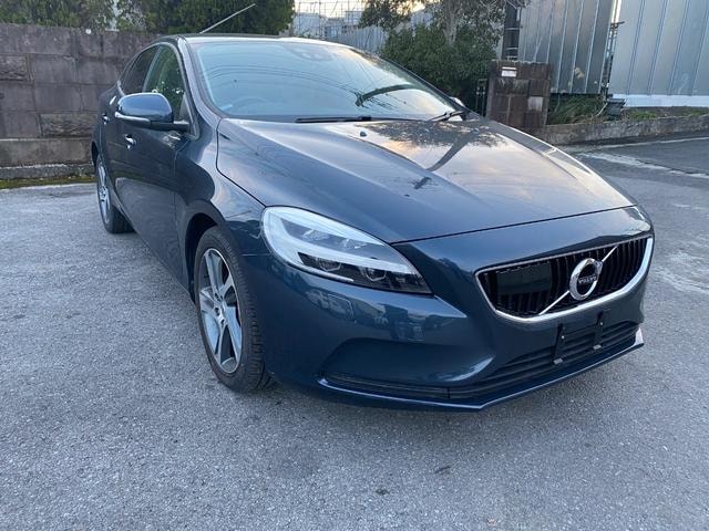 Volvo V40 2018 — фото автомобиля 1