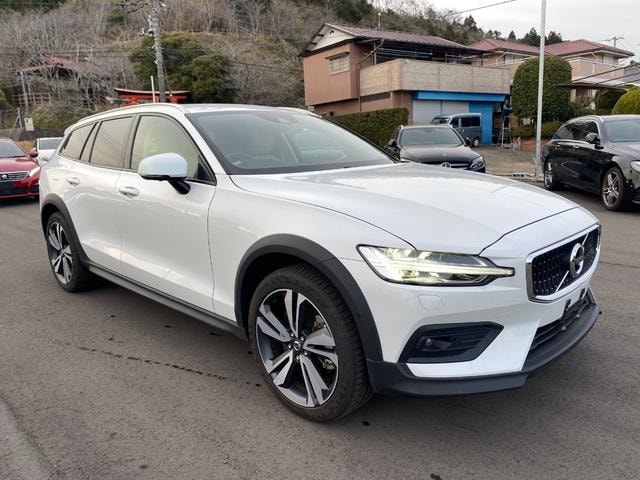 Volvo V60 2020 — фото автомобиля 1