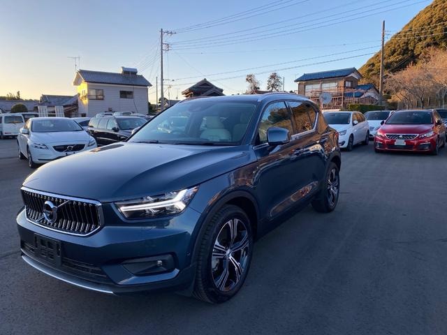 Volvo XC40 2020 — фото автомобиля 1