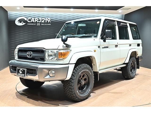Toyota LAND CRUISER 70 2015 — фото автомобиля