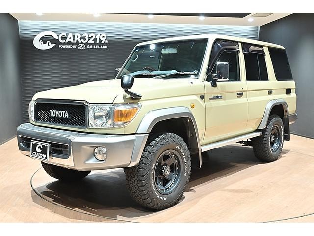 Toyota LAND CRUISER 70 2015 — фото автомобиля