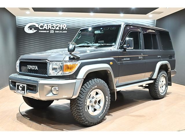 Toyota LAND CRUISER 70 2015 — фото автомобиля