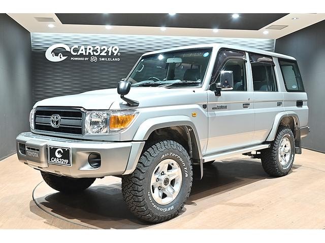 Toyota LAND CRUISER 70 2015 — фото автомобиля