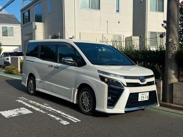 Toyota VOXY 2021 — фото автомобиля 1