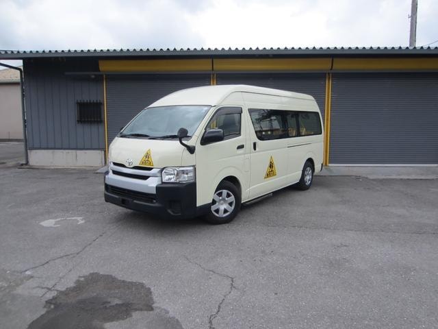 Toyota HIACE COMMUTER 2018 — фото автомобиля