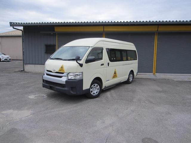 Toyota HIACE COMMUTER 2018 — фото автомобиля