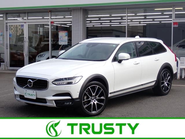 Volvo V90 2019 — фото автомобиля 1