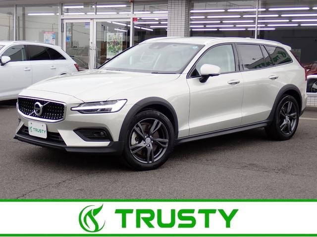 Volvo V60 2022 — фото автомобиля 1