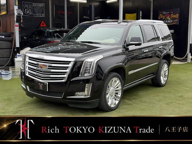 Cadillac ESCALADE 2018 — фото автомобиля 1