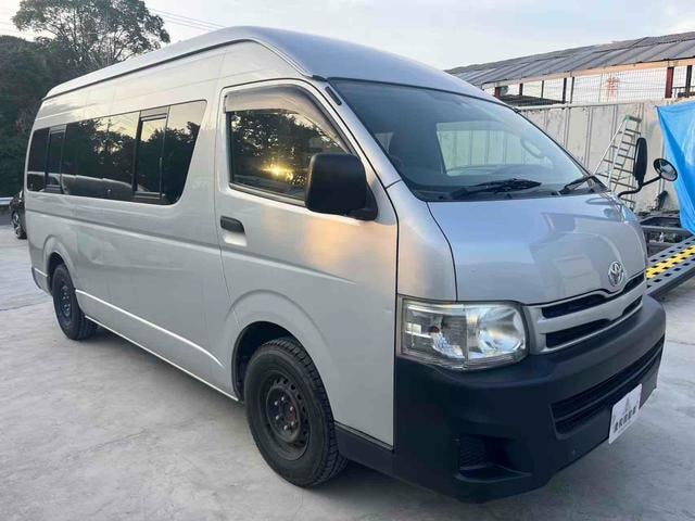 Toyota HIACE COMMUTER 2012 — фото автомобиля