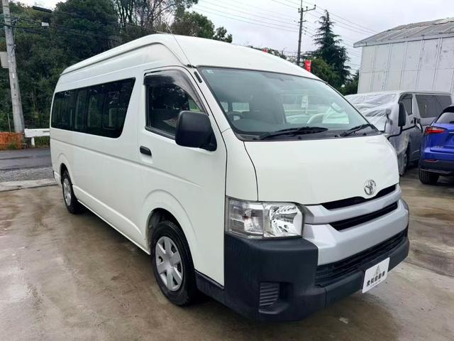 Toyota HIACE COMMUTER 2017 — фото автомобиля
