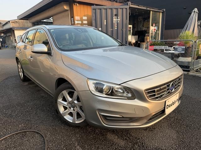 Volvo V60 2014 — фото автомобиля