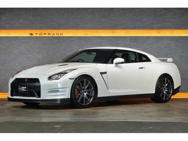 Nissan GT-R 2010 — фото автомобиля