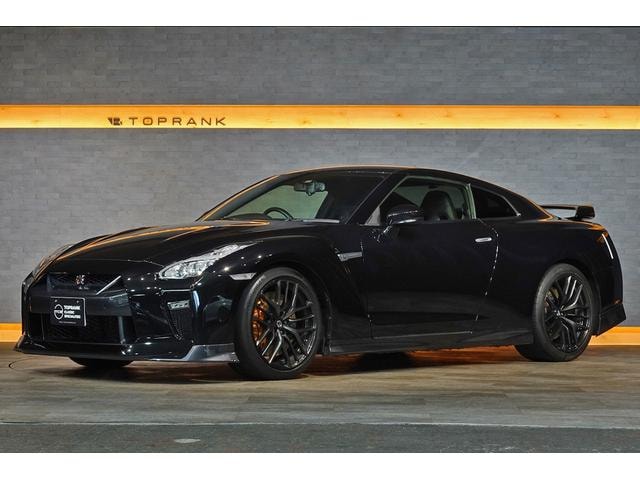 Nissan GT-R 2018 — фото автомобиля