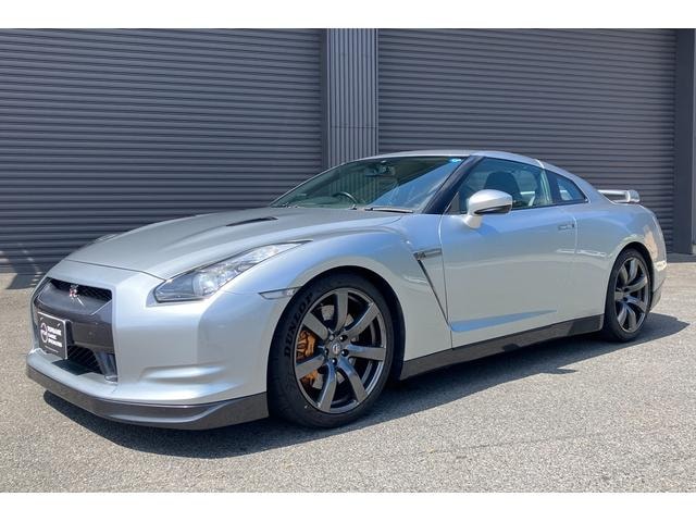 Nissan GT-R 2008 — фото автомобиля