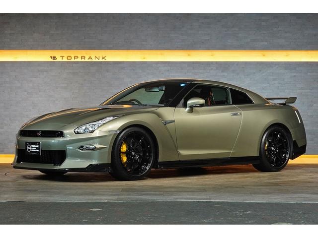 Nissan GT-R 2023 — фото автомобиля